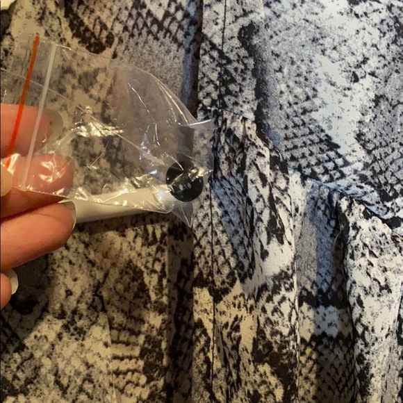 Snake print blouse - Picture 2 of 4
